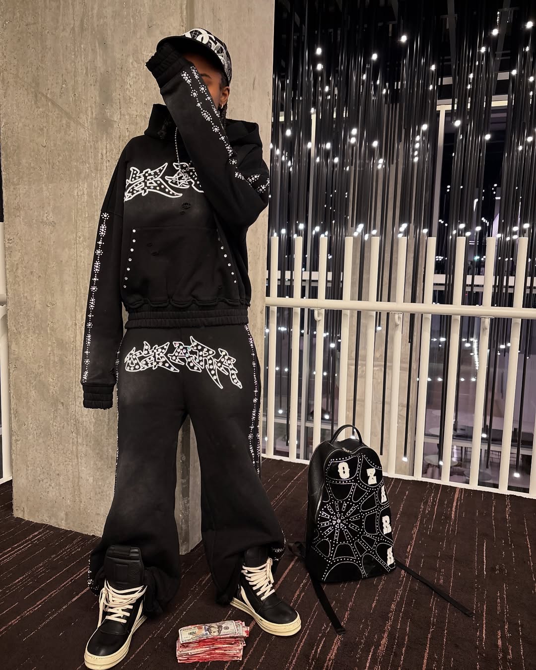 OZARA BLACK HOODIE