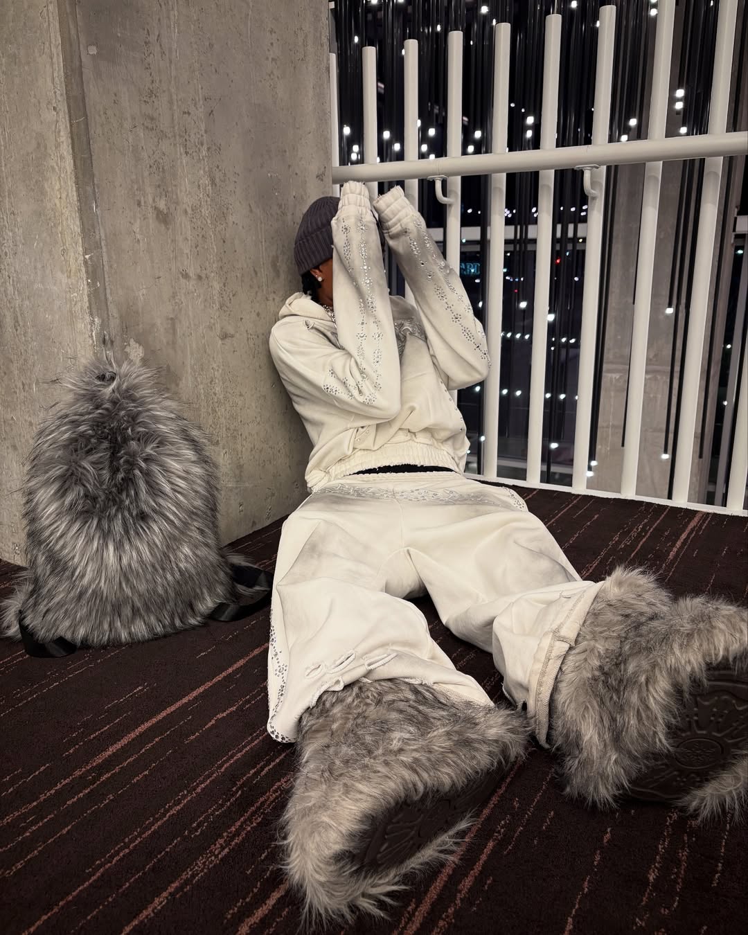 OZARA WHITE SWEATPANTS